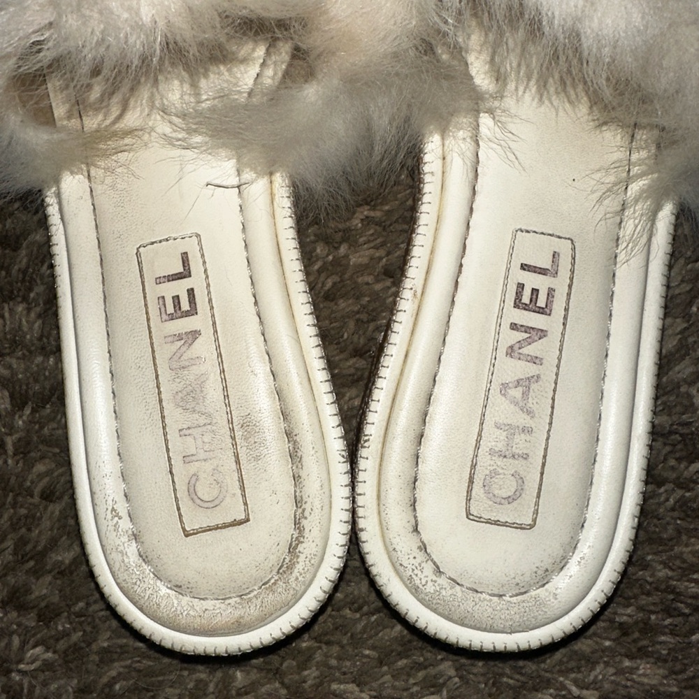 Chanel White Fur Slide Sandals Size 38.5 - Picture 6 of 13